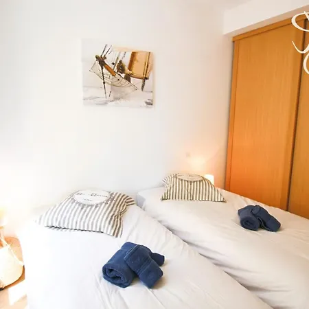 Renovated 3 Bedrooms With Patio - Heart Of Apartment